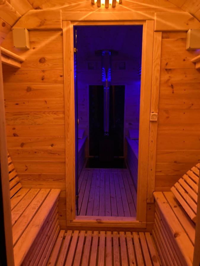 Domki U Danny-Ego Family Friendly Accommodation Дзивновек Екстериор снимка