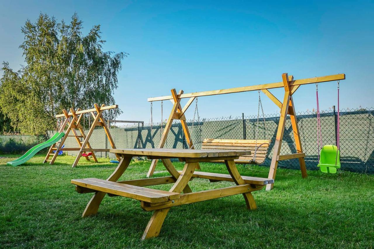 Domki U Danny-Ego Family Friendly Accommodation Дзивновек Екстериор снимка