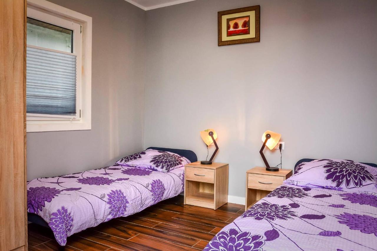 Domki U Danny-Ego Family Friendly Accommodation Дзивновек Екстериор снимка